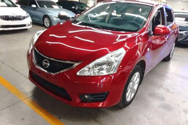 Ojetý Nissan Tiida 2014 1.6L CVT Smart Model