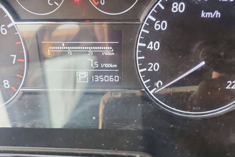 Used Nissan Tiida 2014 1.6L CVT Comfort Model Odometer Close Up
