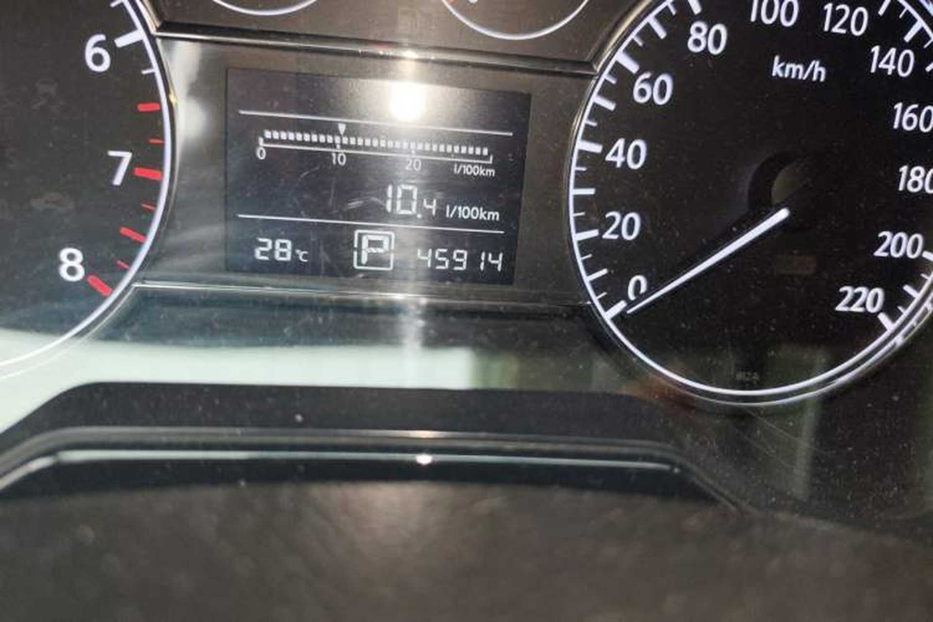 Used Nissan Tiida 2014 1.6L CVT Smart Model Odometer Close Up