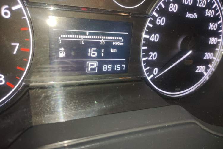 Used Nissan Tiida 2014 1.6L CVT Comfort Model Odometer Close Up