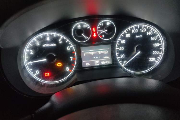 Used Nissan Tiida 2014 1.6L CVT Smart Model Odometer Close Up