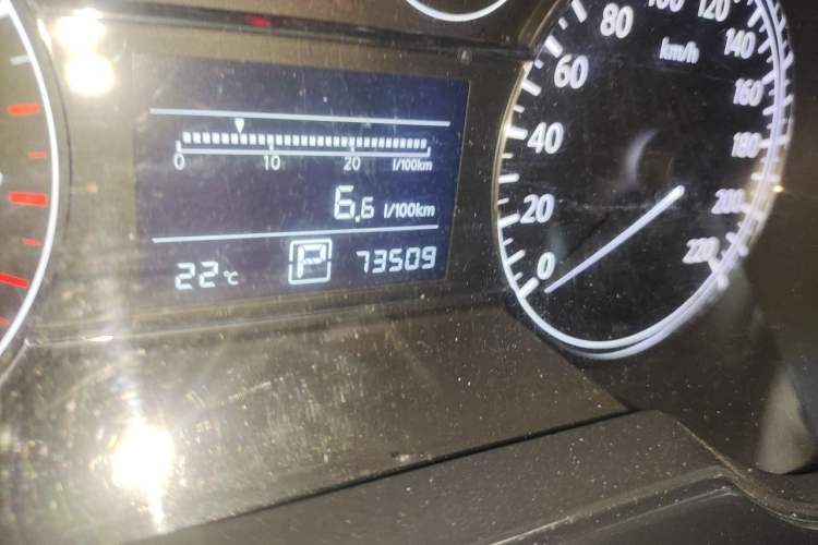 Used Nissan Tiida 2014 1.6L CVT Comfort Model Odometer Close Up