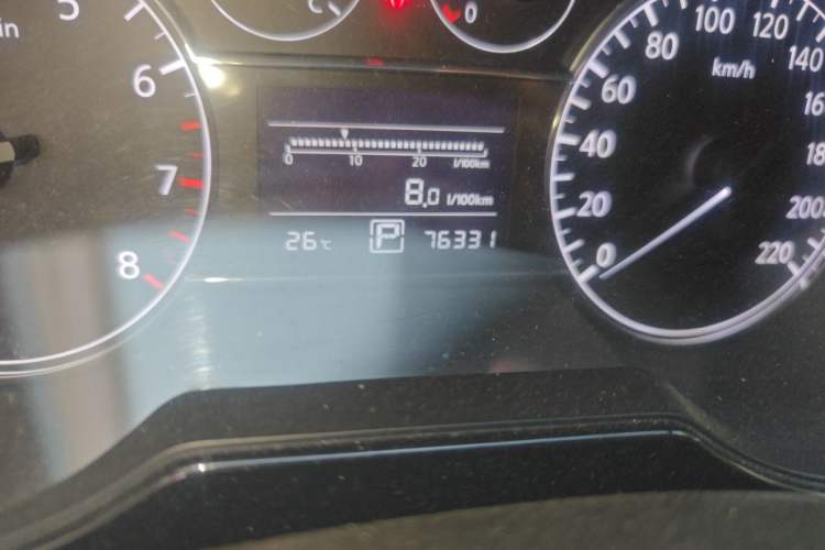 Used Nissan Tiida 2014 1.6L CVT Smart Model Odometer Close Up