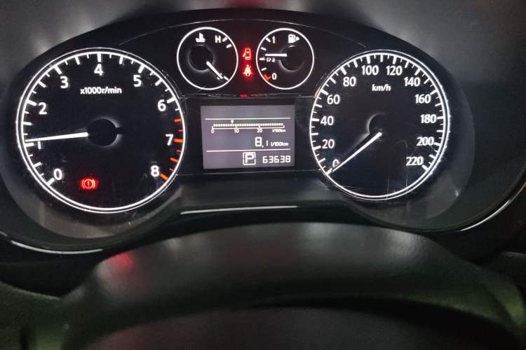 Used Nissan Tiida 2014 1.6L CVT Smart Model Odometer Close Up