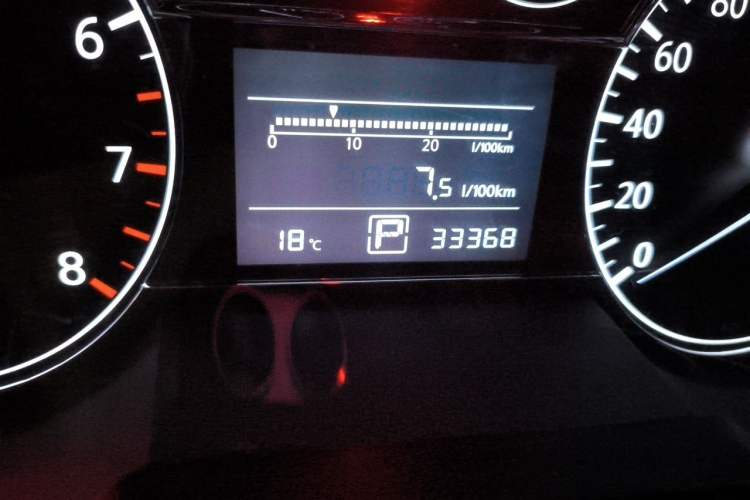 Used Nissan Tiida 2014 1.6L CVT Smart Model Odometer Close Up