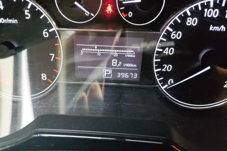 Used Nissan Tiida 2014 1.6L CVT Comfort Model Odometer Close Up