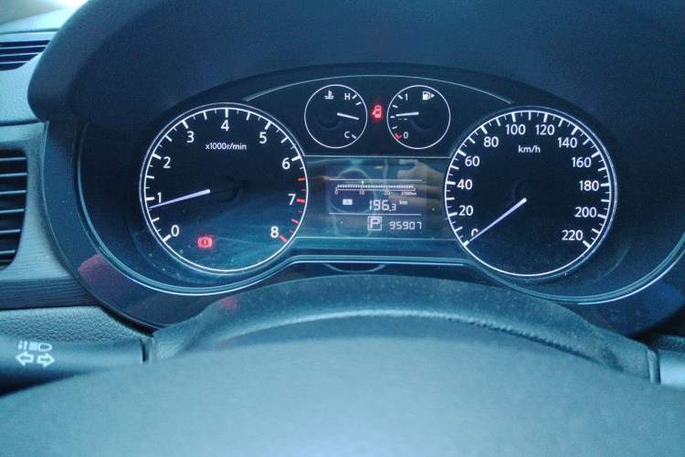 Used Nissan Tiida 2014 1.6L CVT Comfort Model Odometer Close Up