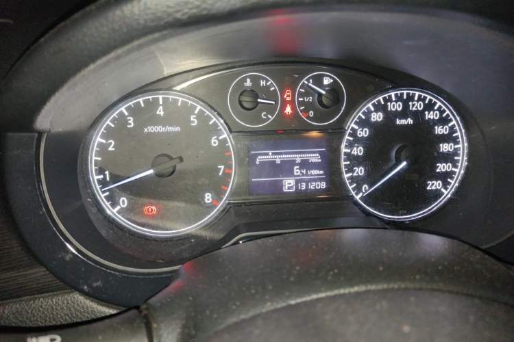 Used Nissan Tiida 2014 1.6L CVT Comfort Model Odometer Close Up