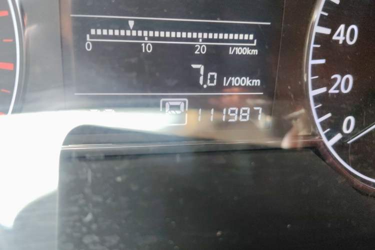 Used Nissan Tiida 2014 1.6L CVT Smart Model Odometer Close Up