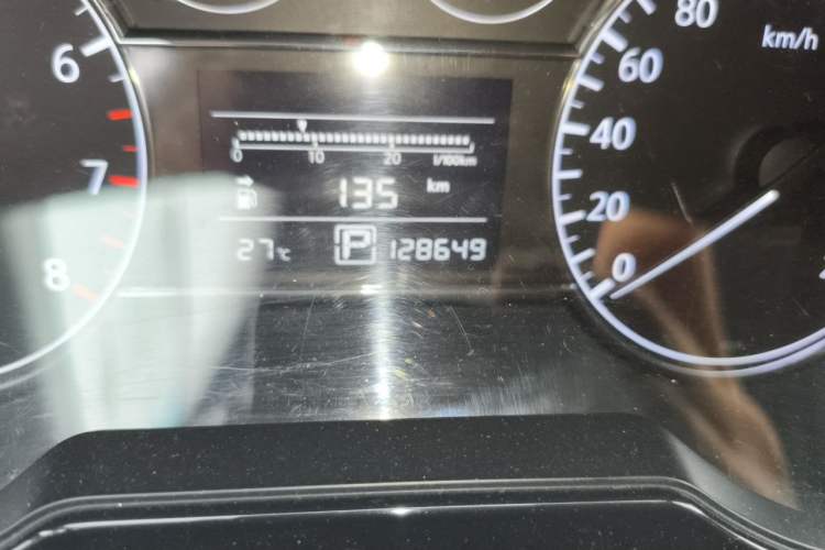 Used Nissan Tiida 2014 1.6L CVT Comfort Model Odometer Close Up