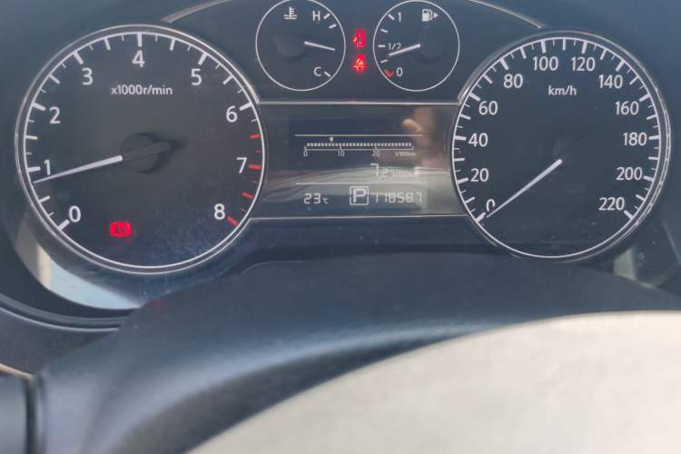 Used Nissan Tiida 2014 1.6L CVT Smart Model Odometer Close Up