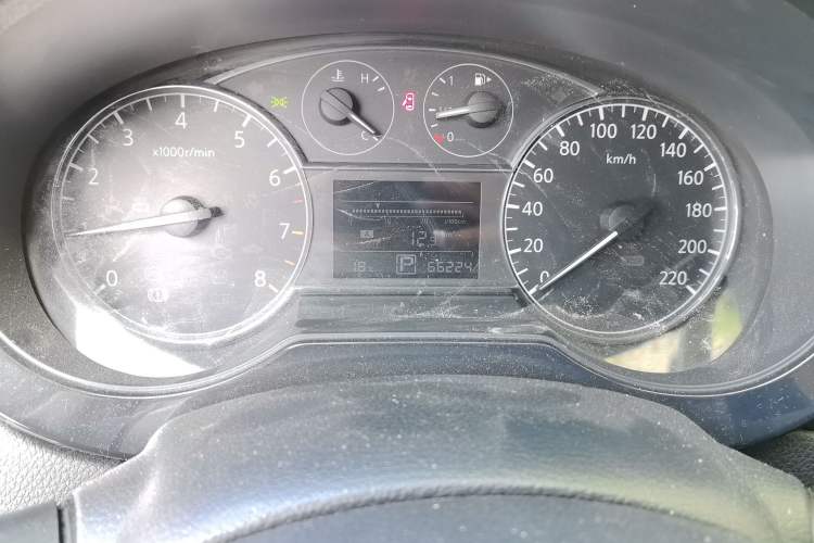 Used Nissan Tiida 2014 1.6L CVT Cool Cafe Edition Odometer Close Up