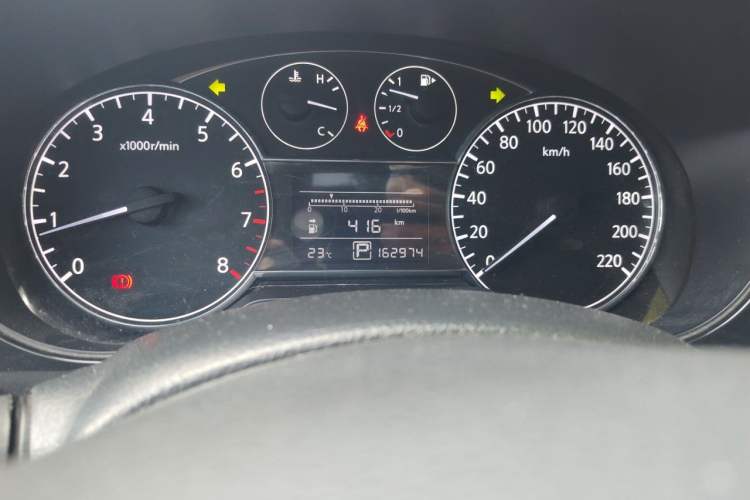 Used Nissan Tiida 2014 1.6L CVT Cool Cafe Edition Odometer Close Up