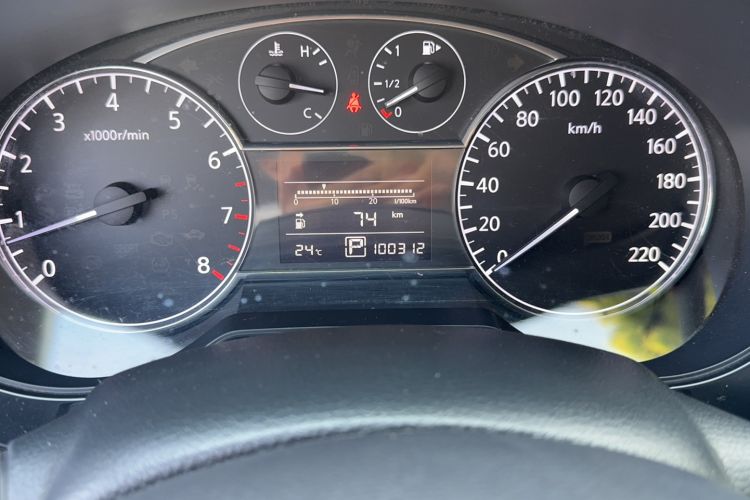 Used Nissan Tiida 2014 1.6L CVT Smart Model Odometer Close Up