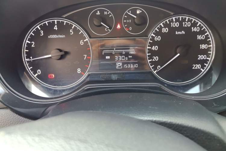 Used Nissan Tiida 2014 1.6L CVT Comfort Model Odometer Close Up