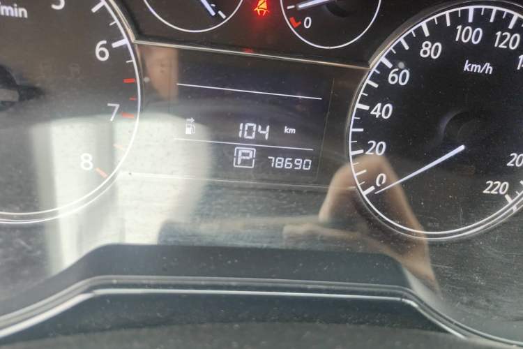 Used Nissan Tiida 2014 1.6L CVT Comfort Model Odometer Close Up