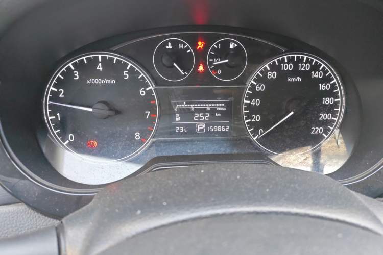 Used Nissan Tiida 2014 1.6L CVT Smart Model Odometer Close Up