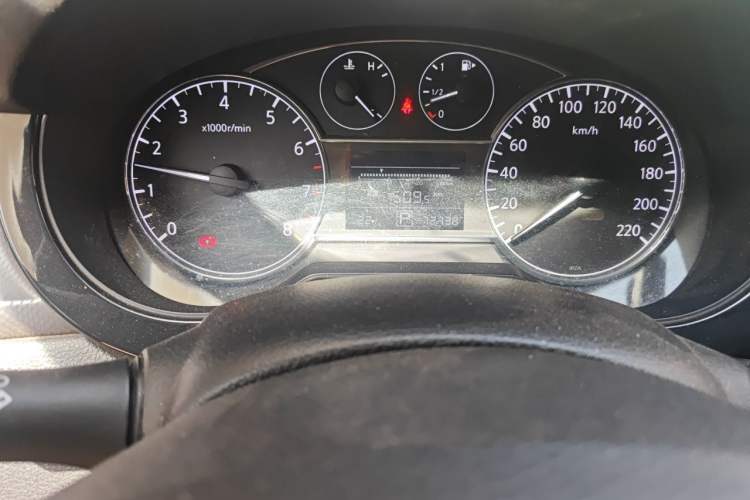 Used Nissan Tiida 2014 1.6L CVT Cool Cafe Edition Odometer Close Up