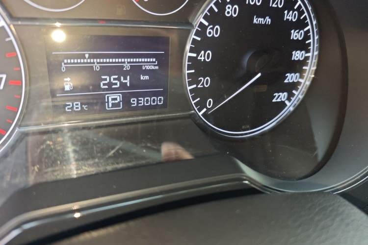 Used Nissan Tiida 2014 1.6L CVT Smart Model Odometer Close Up