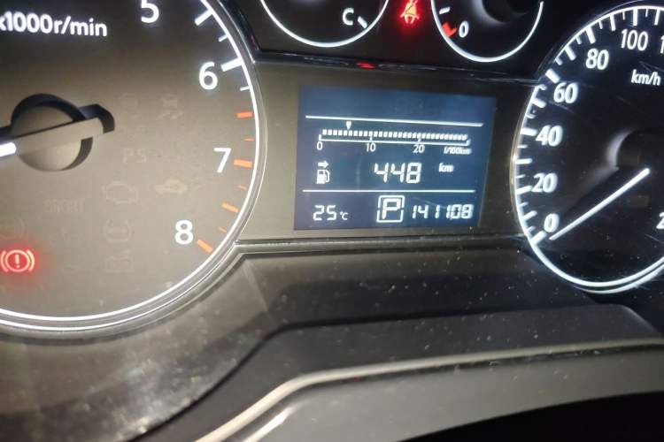 Used Nissan Tiida 2014 1.6L CVT Smart Model Odometer Close Up