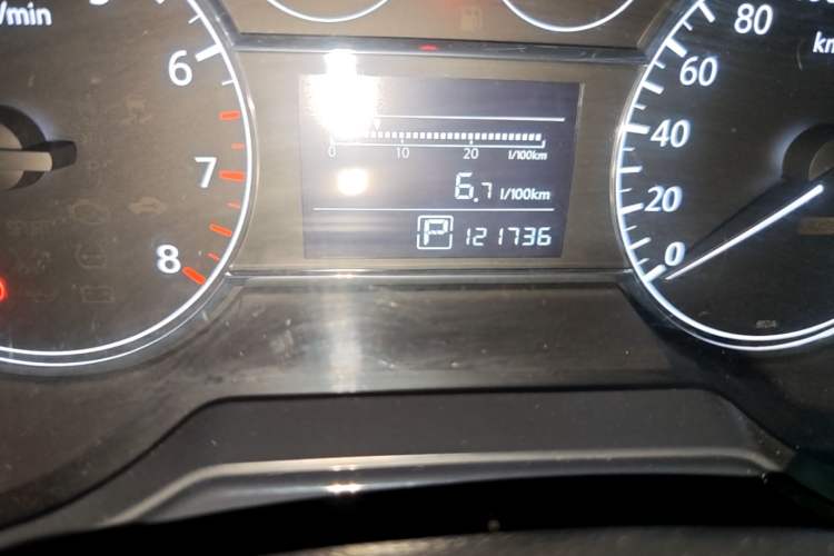Used Nissan Tiida 2014 1.6L CVT Comfort Model Odometer Close Up