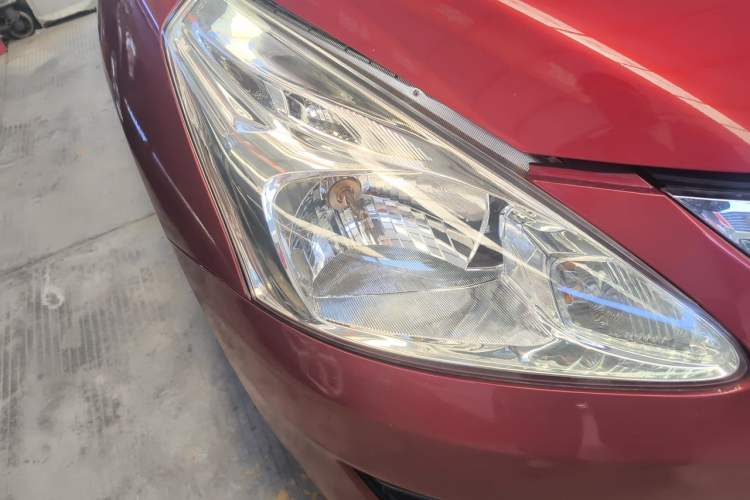 Used Nissan Tiida 2014 1.6L CVT Comfort Model Right Front Headlight