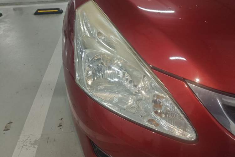 Used Nissan Tiida 2014 1.6L CVT Comfort Model Right Front Headlight