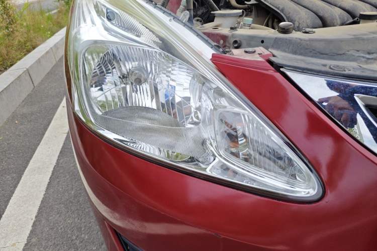 Used Nissan Tiida 2014 1.6L CVT Comfort Model Right Front Headlight