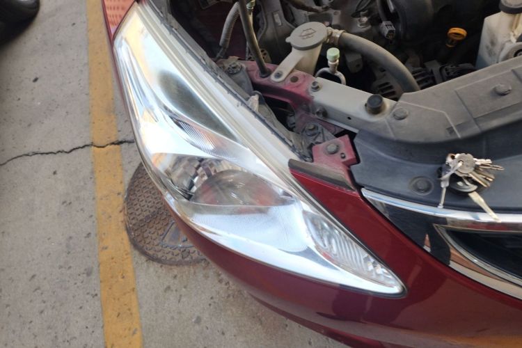 Used Nissan Tiida 2014 1.6L CVT Comfort Model Right Front Headlight
