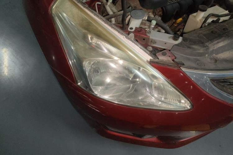 Used Nissan Tiida 2014 1.6L CVT Smart Model Right Front Headlight