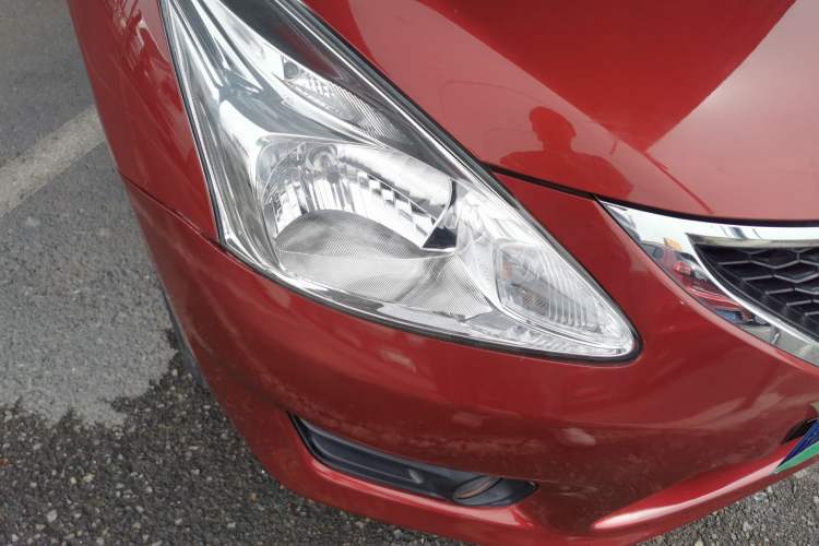 Used Nissan Tiida 2014 1.6L CVT Smart Model Right Front Headlight