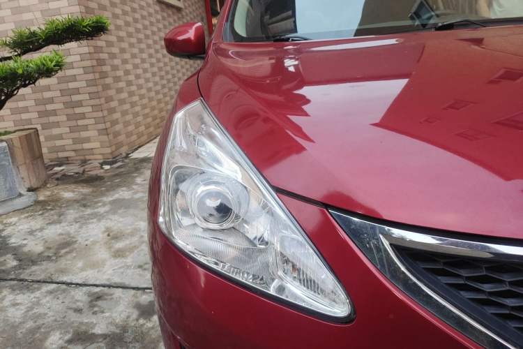 Used Nissan Tiida 2014 1.6L CVT Comfort Model Right Front Headlight