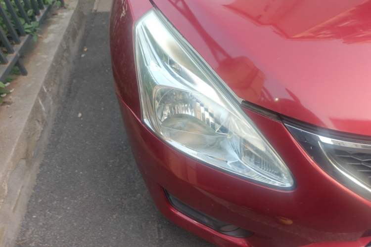 Used Nissan Tiida 2014 1.6L CVT Smart Model Right Front Headlight