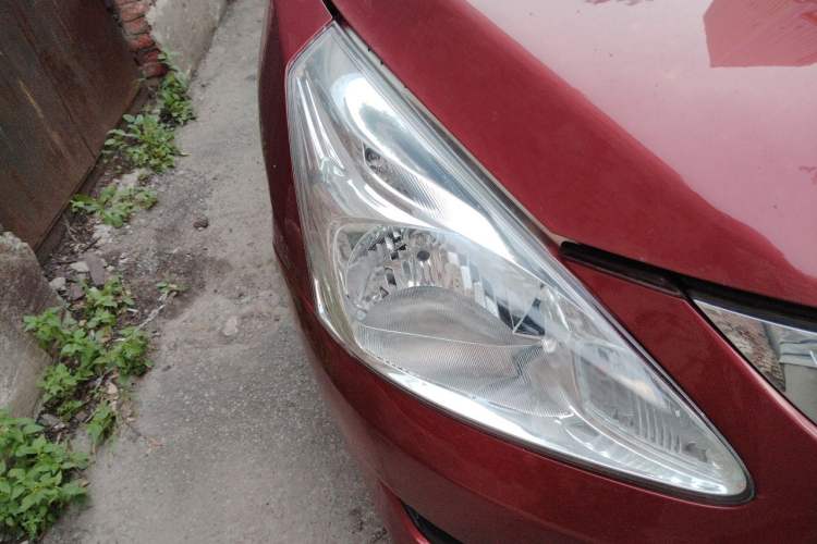 Used Nissan Tiida 2014 1.6L CVT Comfort Model Right Front Headlight