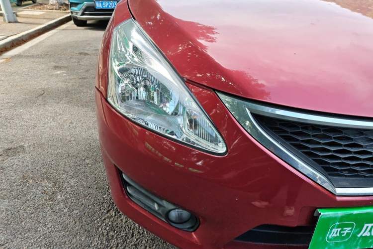 Used Nissan Tiida 2014 1.6L CVT Comfort Model Right Front Headlight