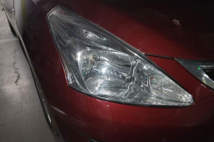 Used Nissan Tiida 2014 1.6L CVT Comfort Model Right Front Headlight