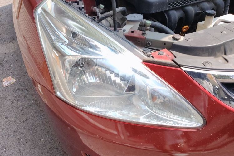 Used Nissan Tiida 2014 1.6L CVT Smart Model Right Front Headlight