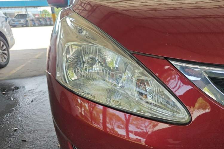Used Nissan Tiida 2014 1.6L CVT Cool Cafe Edition Right Front Headlight