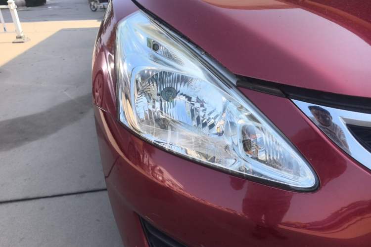 Used Nissan Tiida 2014 1.6L CVT Smart Model Right Front Headlight