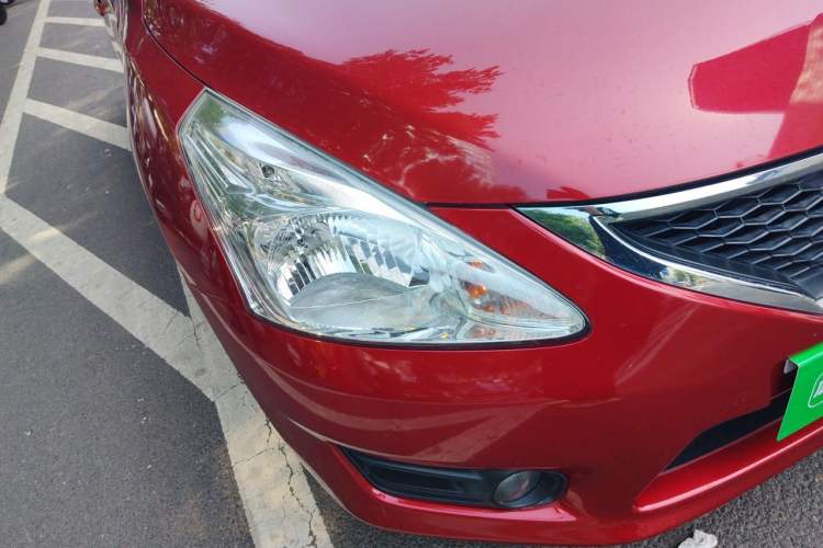 Used Nissan Tiida 2014 1.6L CVT Cool Cafe Edition Right Front Headlight