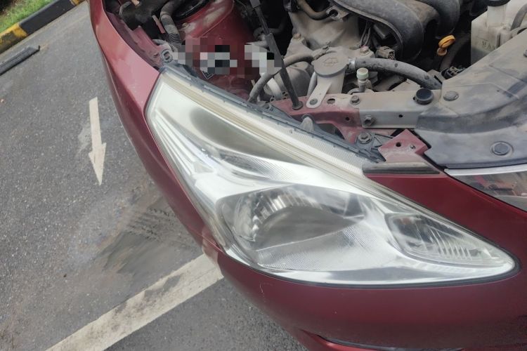 Used Nissan Tiida 2014 1.6L CVT Comfort Model Right Front Headlight