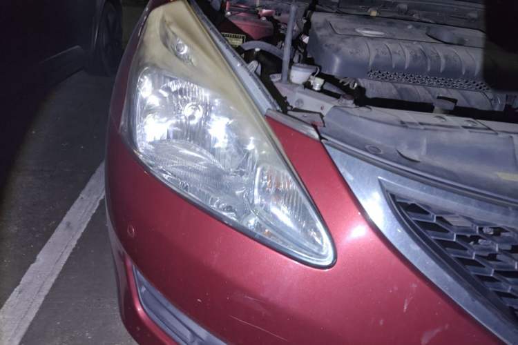 Used Nissan Tiida 2014 1.6L CVT Cool Cafe Edition Right Front Headlight