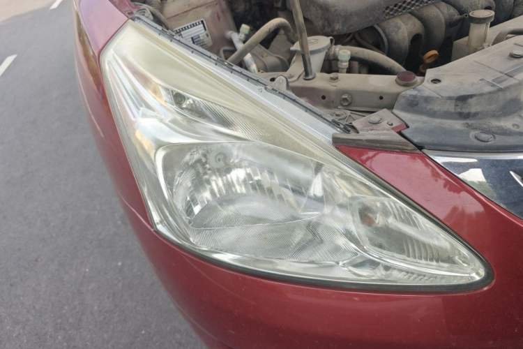 Used Nissan Tiida 2014 1.6L CVT Cool Cafe Edition Right Front Headlight