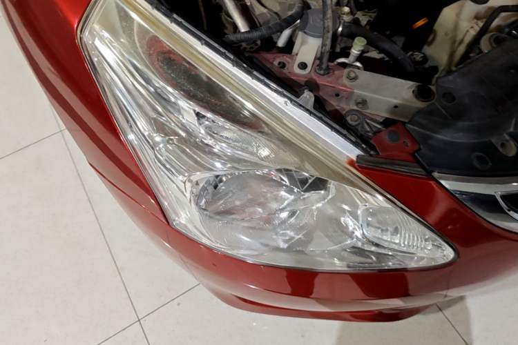 Used Nissan Tiida 2014 1.6L CVT Comfort Model Right Front Headlight