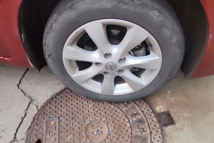 Used Nissan Tiida 2014 1.6L CVT Comfort Model Right Front Wheel Hub