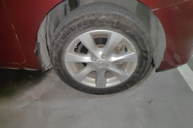 Used Nissan Tiida 2014 1.6L CVT Comfort Model Right Front Wheel Hub