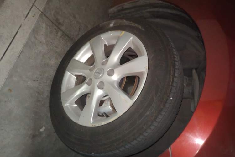 Used Nissan Tiida 2014 1.6L CVT Comfort Model Right Front Wheel Hub