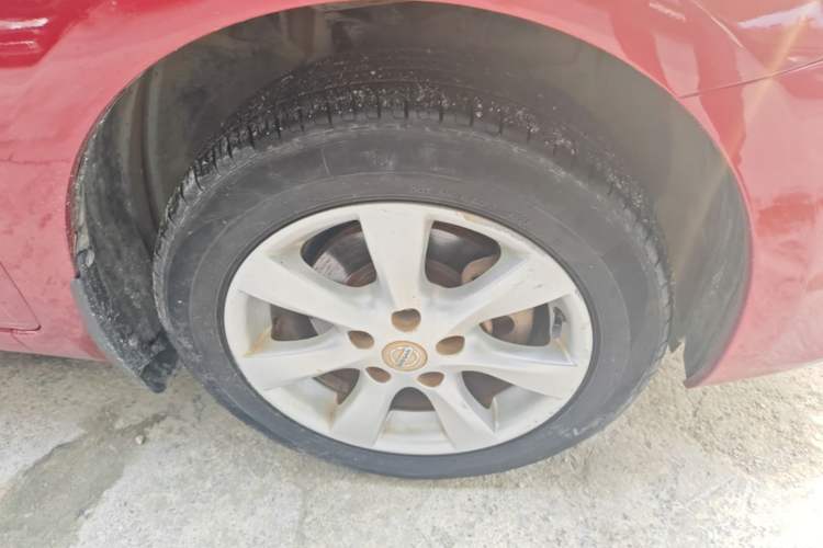 Used Nissan Tiida 2014 1.6L CVT Comfort Model Right Front Wheel Hub