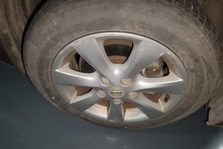 Used Nissan Tiida 2014 1.6L CVT Smart Model Right Front Wheel Hub