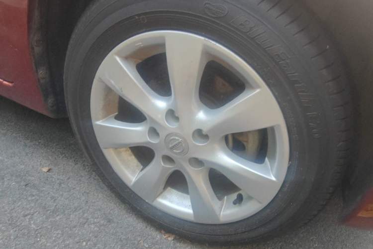 Used Nissan Tiida 2014 1.6L CVT Smart Model Right Front Wheel Hub